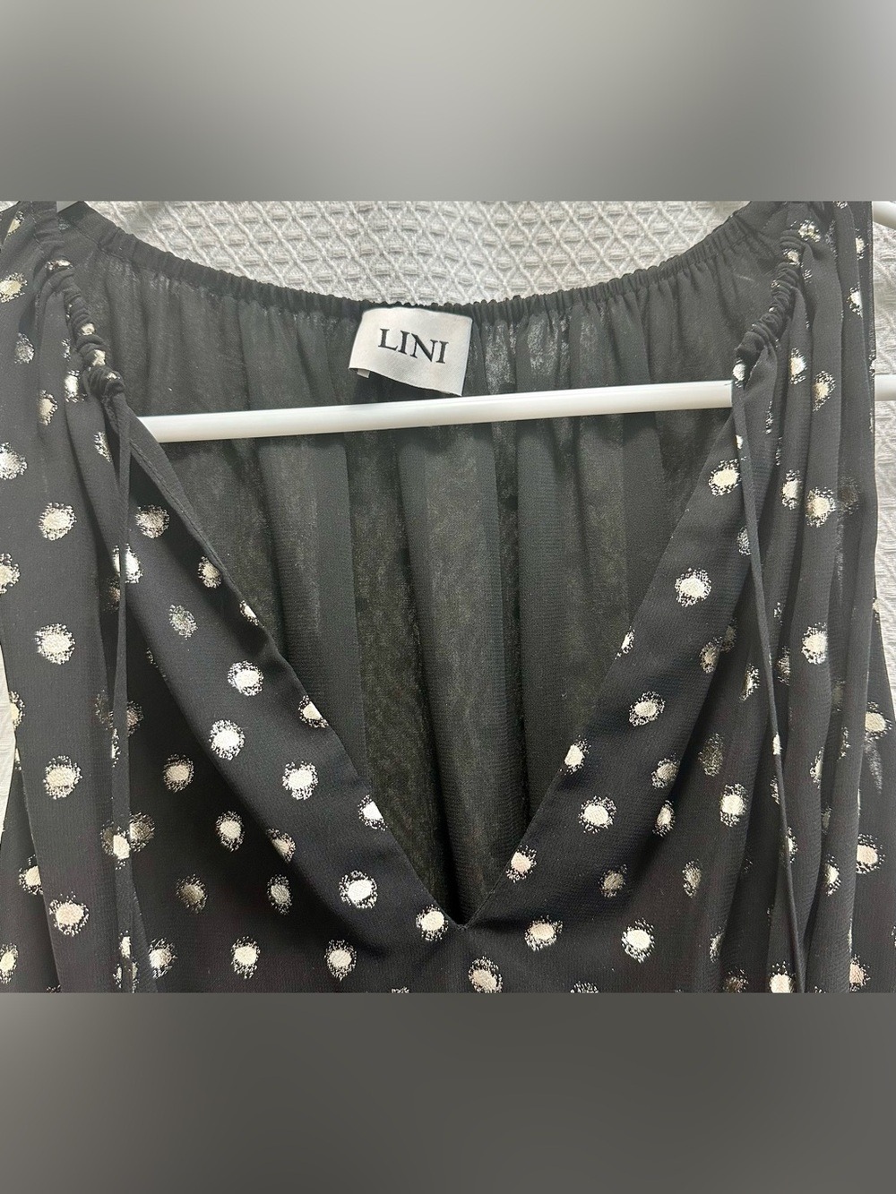 LINI Black V-Neck Polka Dot Sleeveless Top - Picture 5 of 8